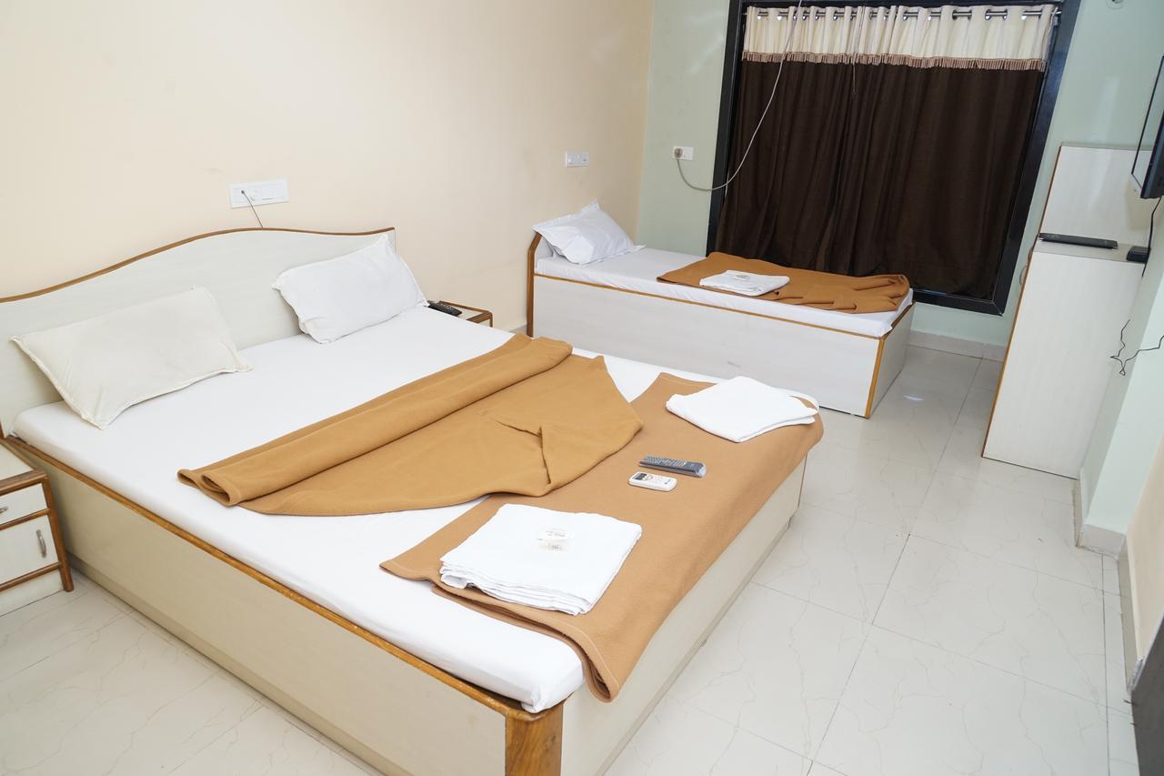 Hotel Umesh 다만 외부 사진