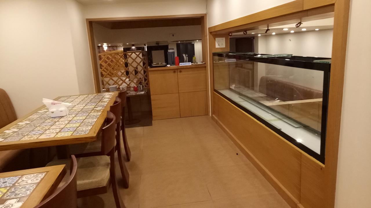 Hotel Umesh 다만 외부 사진