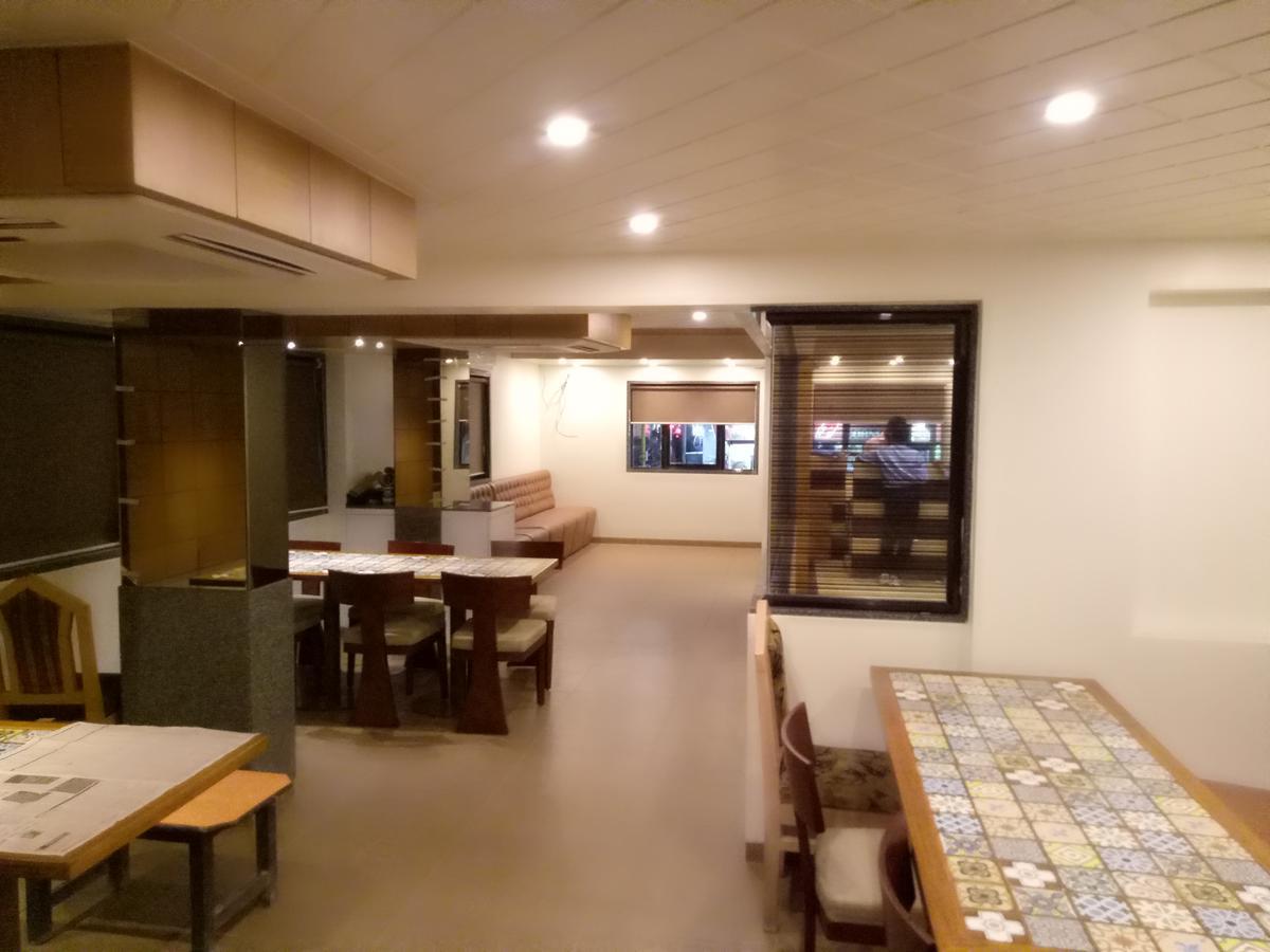 Hotel Umesh 다만 외부 사진