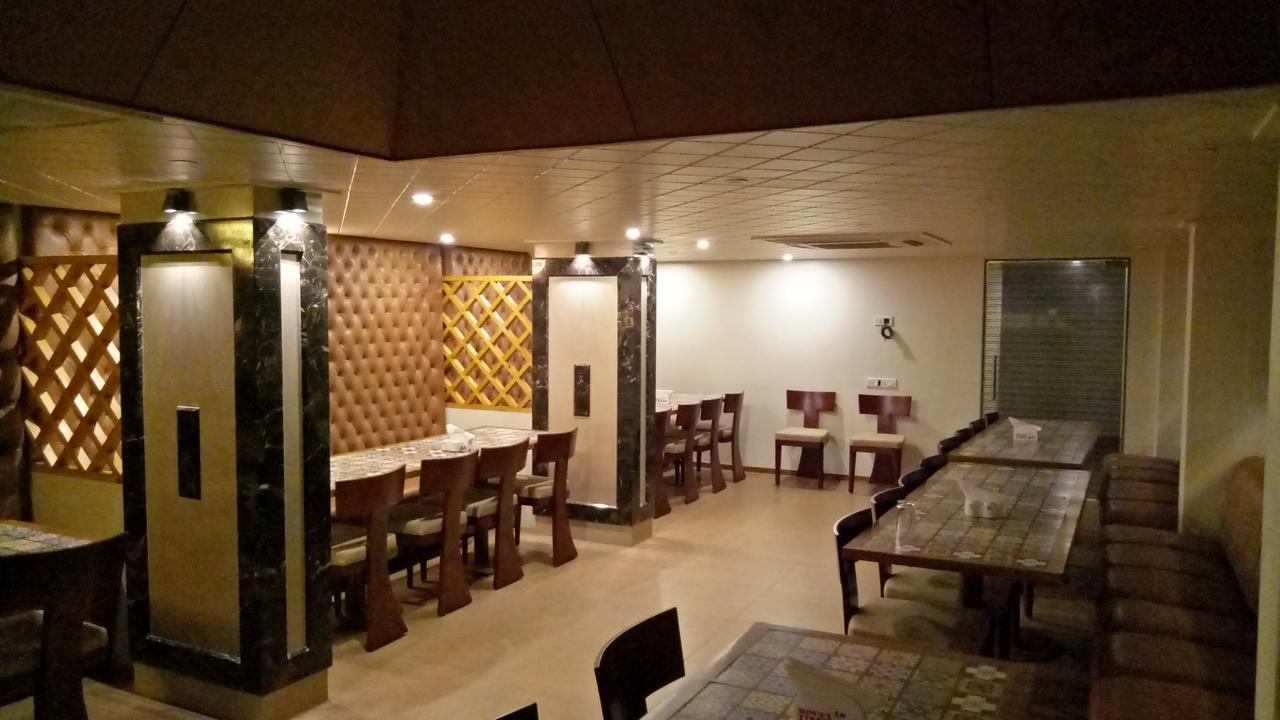 Hotel Umesh 다만 외부 사진