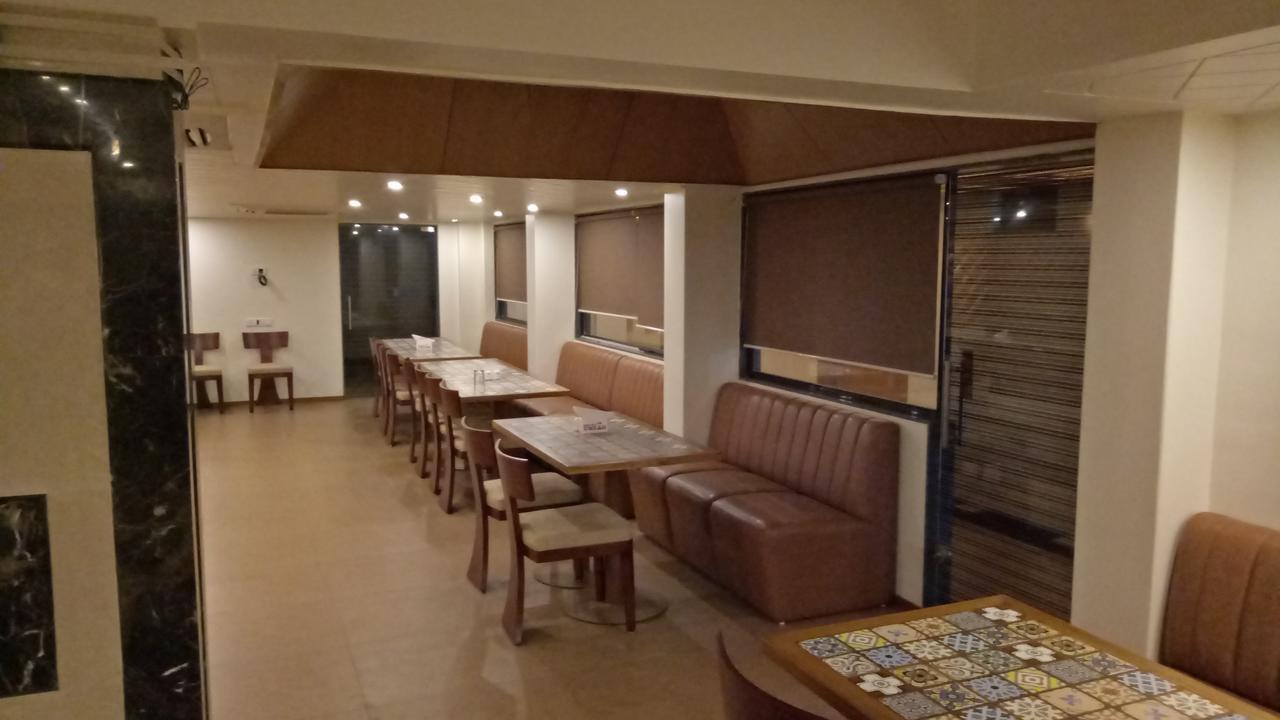 Hotel Umesh 다만 외부 사진